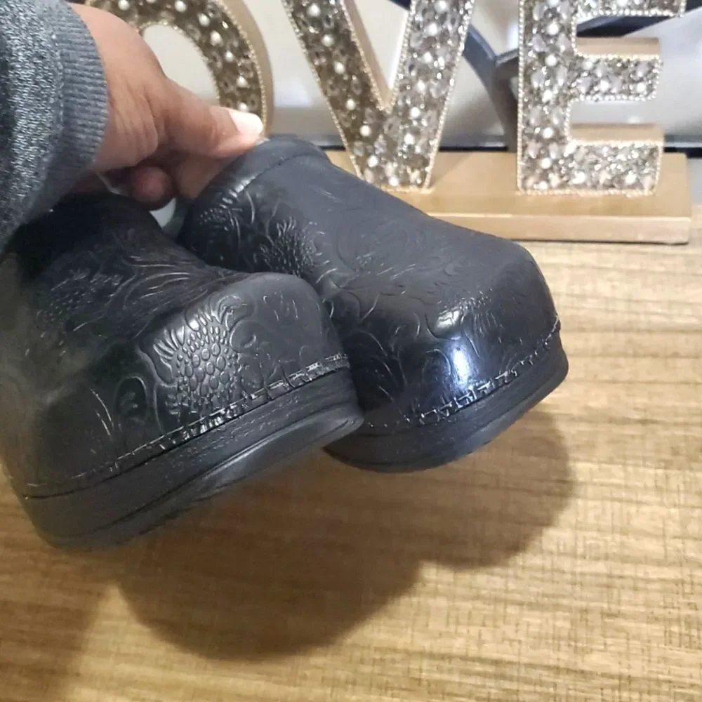 GH BASS & Co Embossed MELINDA Slip On Clog Comfort Shoes Black Women's Sz 10
